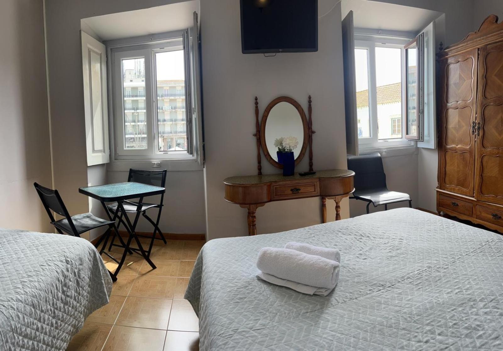 Residencia Aviz Hotel Peniche Buitenkant foto